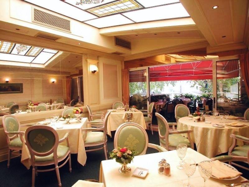 فندق رومافي  فندق أمباسكياتوري بالاس المطعم الصورة